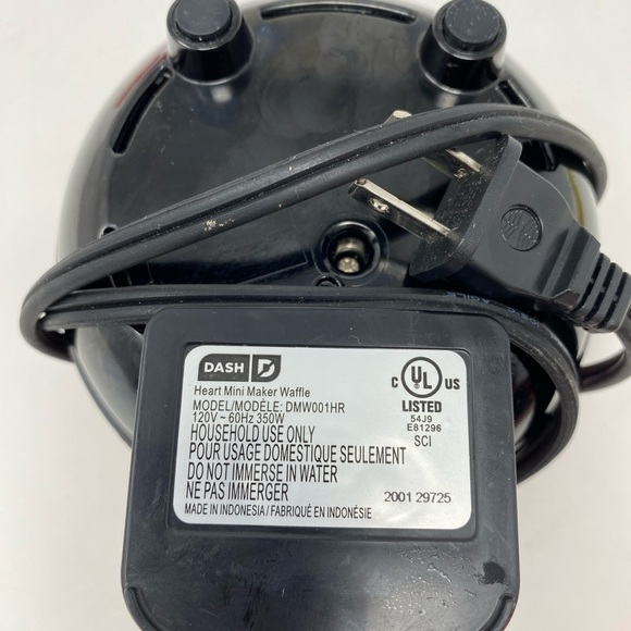 Dash Red Mini Heart Waffle Maker - Picture 10 of 10